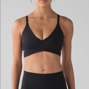 NWOTLululemon black Lean In Bra size 4